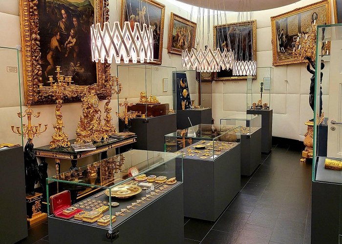 Faberge Museum Hall Gold of the World – Faberge Museum photo
