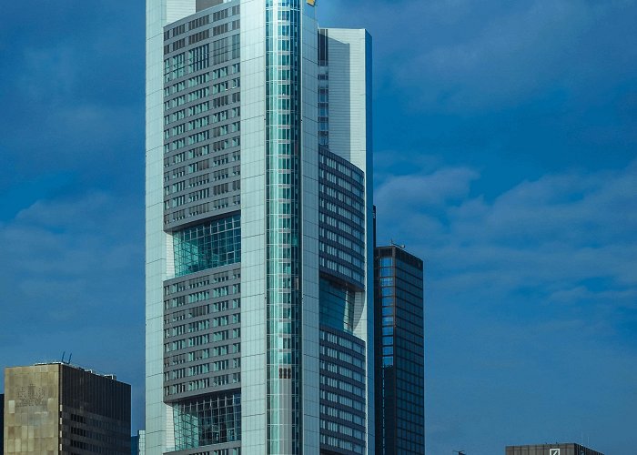Commerzbank Tower tallest skyscraper in germany : r/AbsoluteUnits photo