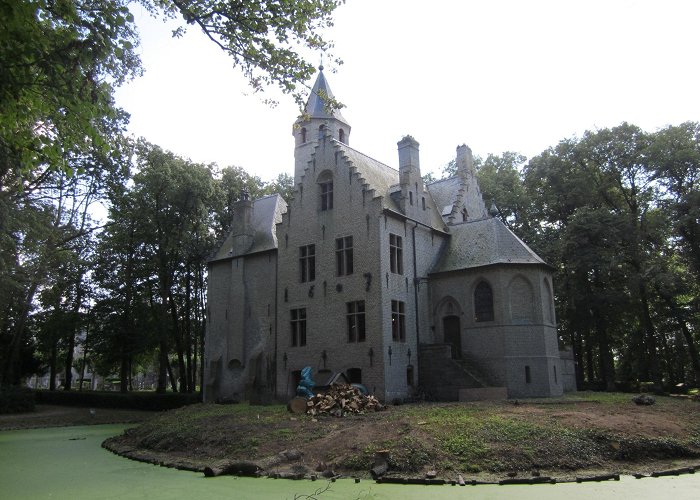 Beauvoorde Castle Visit Beauvoorde: 2024 Travel Guide for Beauvoorde, Veurne | Expedia photo