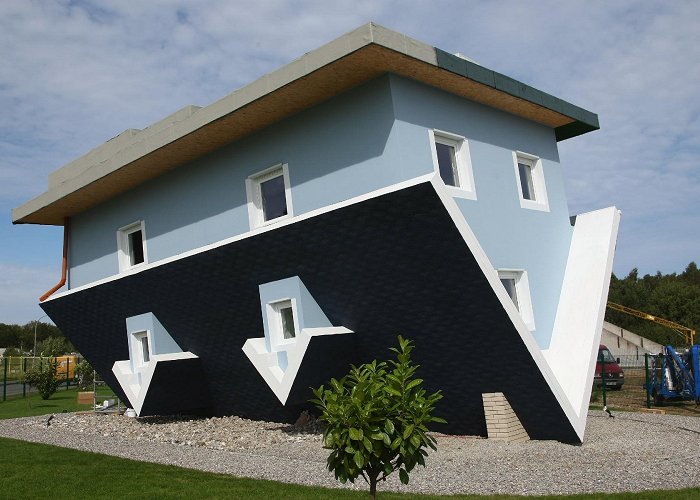 Die Welt steht Kopf Kennen Sie diese deutschen Architektur-Kuriositäten? | lovemoney.com photo