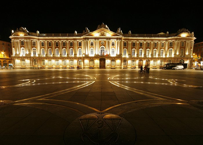 Place du Capitole Place du Capitole - Toulouse - Arrivalguides.com photo