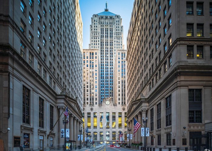 Chicago Board of Trade Building Longtime Owners of Chicago Board of Trade Building Hand Property ... photo