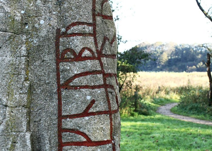 Erikstein - Nachbildung 9 Dinge über Runenschrift, die Du wissen solltest - Beowulf Blog photo