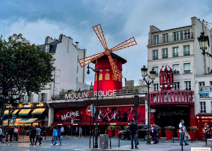 Place Pigalle New Year's Eve 2024 at the Moulin Rouge, an exceptional dinner and ... photo