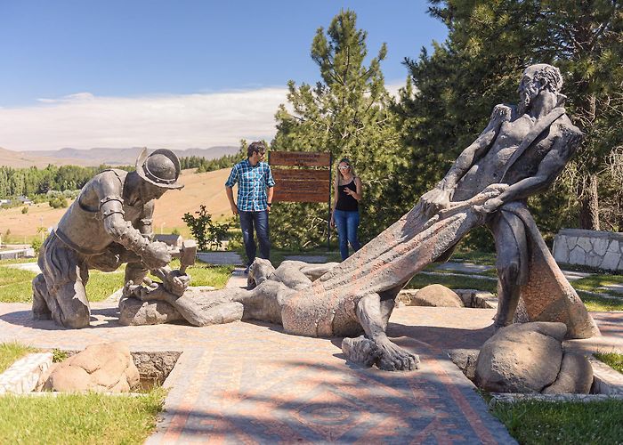 Via Christi Junín de los Andes prepara Semana Santa en el cerro de la Cruz y ... photo