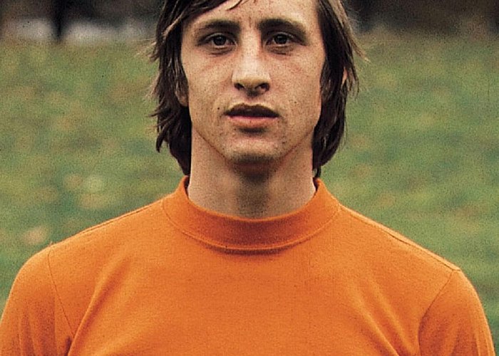 Cruyff Court Arjen Robben Veld Teruglezen - Voetbalwereld geschokt door dood Johan Cruijff | de ... photo
