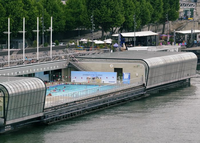Piscine Josephine Baker Floating swimming pool on Seine River in... | Stock Video | Pond5 photo