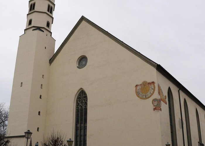 Kirchengemeinde St. Martin Jugendhaus Offene Kirchentüren sollen Körper und Geist Wärme spenden photo