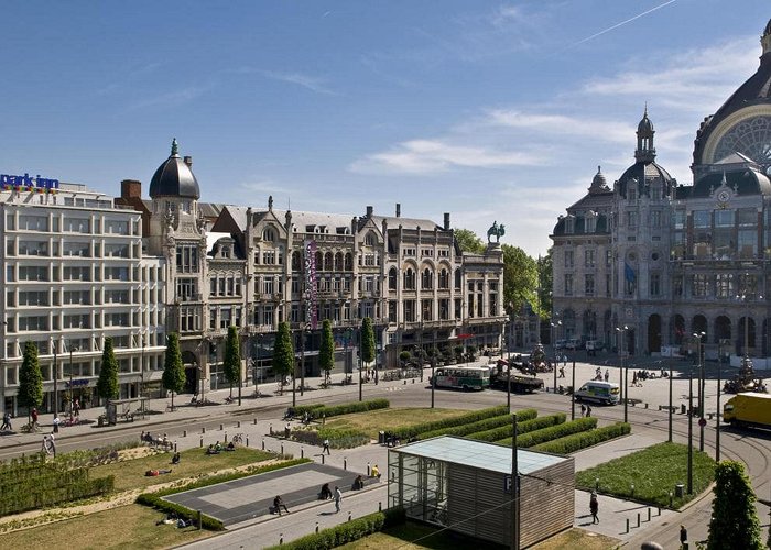 Astrid Square Antwerp Park Inn by Radisson Antwerp, Antwerpen : hotel during the day ... photo