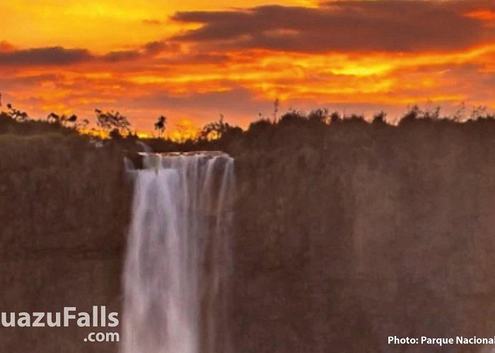 Canoas Port Sunset at Iguazu Falls with Drinks - Brazil Side | iguazufalls.com photo