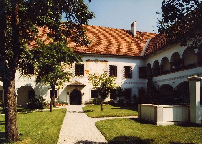 Schloß Weyer Meissener Porzellan im Schloss Weyer | Genusszeit photo