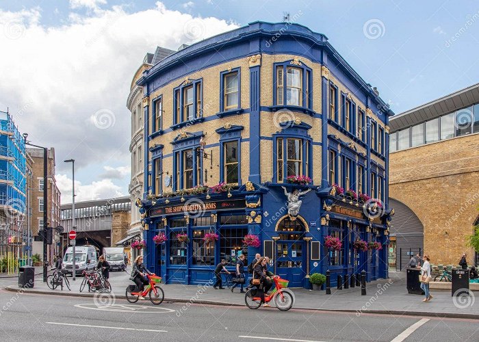 Tooley Street Shipwrights Arms Public House on Tooley Street, London, United ... photo