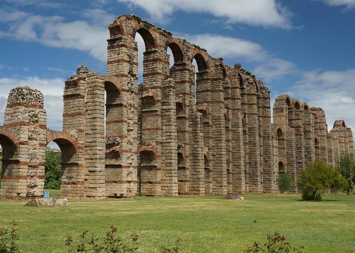 Los Milagros Roman Aqueduct Acueducto de los Milagros, a Roman aqueduct in Mérida, Spain ... photo