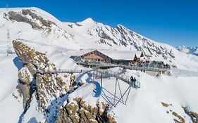 Berggasthaus First - Only Accessible By Cable Car Albergue Grindelwald Exterior photo