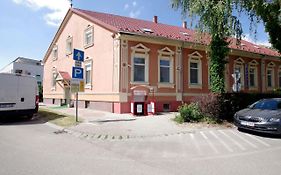 Fehér Hajó Panzió és Vendéglő Bed and Breakfast Győr Exterior photo