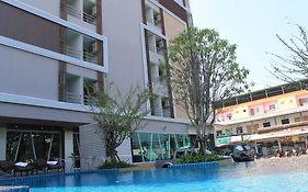 Chariot Pattaya Hotel Exterior photo