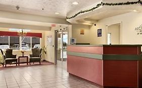 Microtel Inn & Suites By Wyndham Holland Interior photo
