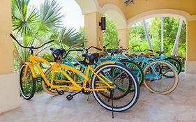 Hotel The Tuscany On Grace Bay Exterior photo