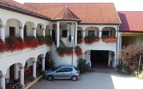 Eden Panzió Bed and Breakfast Eger Exterior photo