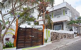 Hotel Hostal Cann'S House Puerto Baquerizo Moreno Exterior photo