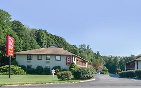 Red Roof Inn Plus+ & Suites Guilford Exterior photo