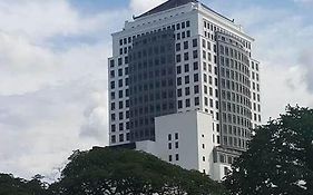 Merdeka Palace Hotel y Suites Kuching Exterior photo