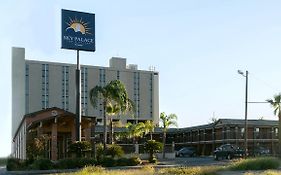 Sky-Palace Inn&Suites Laredo Exterior photo