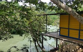 Room In Cabin - Rafting Hut By The River Lanquín Exterior photo