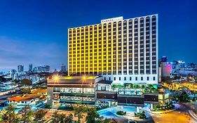 Ramada By Wyndham Bangkok Chaophya Park Hotel Exterior photo