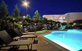 Hotel Doubletree By Hilton Pleasanton At The Club Exterior photo