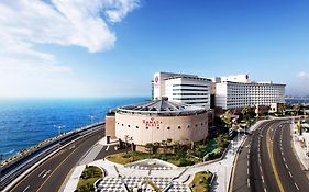Hotel Ramada Plaza By Wyndham Jeju Ocean Front Exterior photo