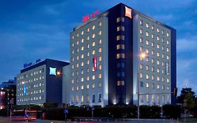 Hotel Ibis Warszawa Reduta Exterior photo