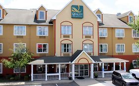 Quality Inn & Suites Cincinnati Sharonville Exterior photo