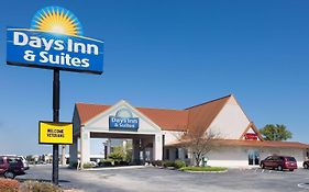 Days Inn & Suites By Wyndham Kokomo Exterior photo