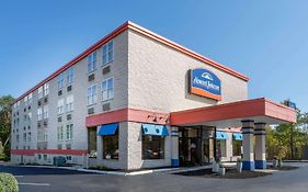 Howard Johnson By Wyndham Portsmouth Exterior photo