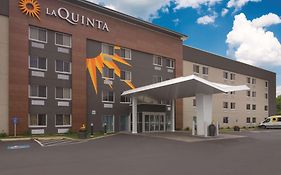 Hotel La Quinta By Wyndham Cleveland - Airport North Exterior photo