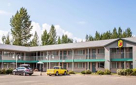 Hotel Super 8 By Wyndham Quesnel Bc Exterior photo