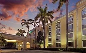 La Quinta Inn & Suites By Wyndham Sunrise Exterior photo