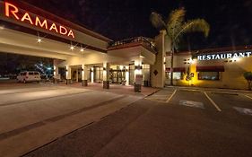 Hotel Ramada By Wyndham Houston Intercontinental Airport East Humble Exterior photo