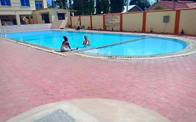 Roma Stays Mwtapa Luxury Apartments 3 Bedrooms & Swimming Pool Mombasa Exterior photo