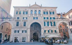 Domus Nova Palace - Italian Homing Verona Exterior photo