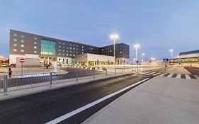 Hotel Courtyard By Marriott Warsaw Airport Exterior photo