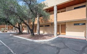 Hotel Doubletree By Hilton Tucson-Reid Park Exterior photo