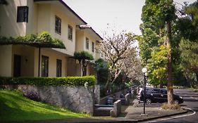 Puri Setiabudhi Residencia Hotel Bandung Exterior photo