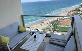 Luxury Sea View Apartment Herzelia Exterior photo