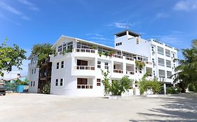 Rashu Hiyaa Hotel Dhiffushi Exterior photo