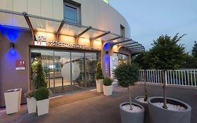 Holiday Inn Express Paris - Velizy Exterior photo