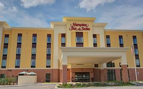 Hampton Inn & Suites By Hilton Tampa Busch Gardens Area Exterior photo