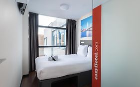 easyHotel Rotterdam Centro Urbano Exterior photo