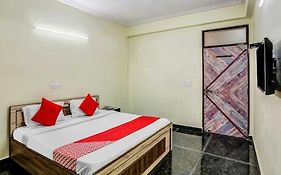 Hotel Oyo Dream Residency Near Rithala Metro Station Nueva Delhi Exterior photo